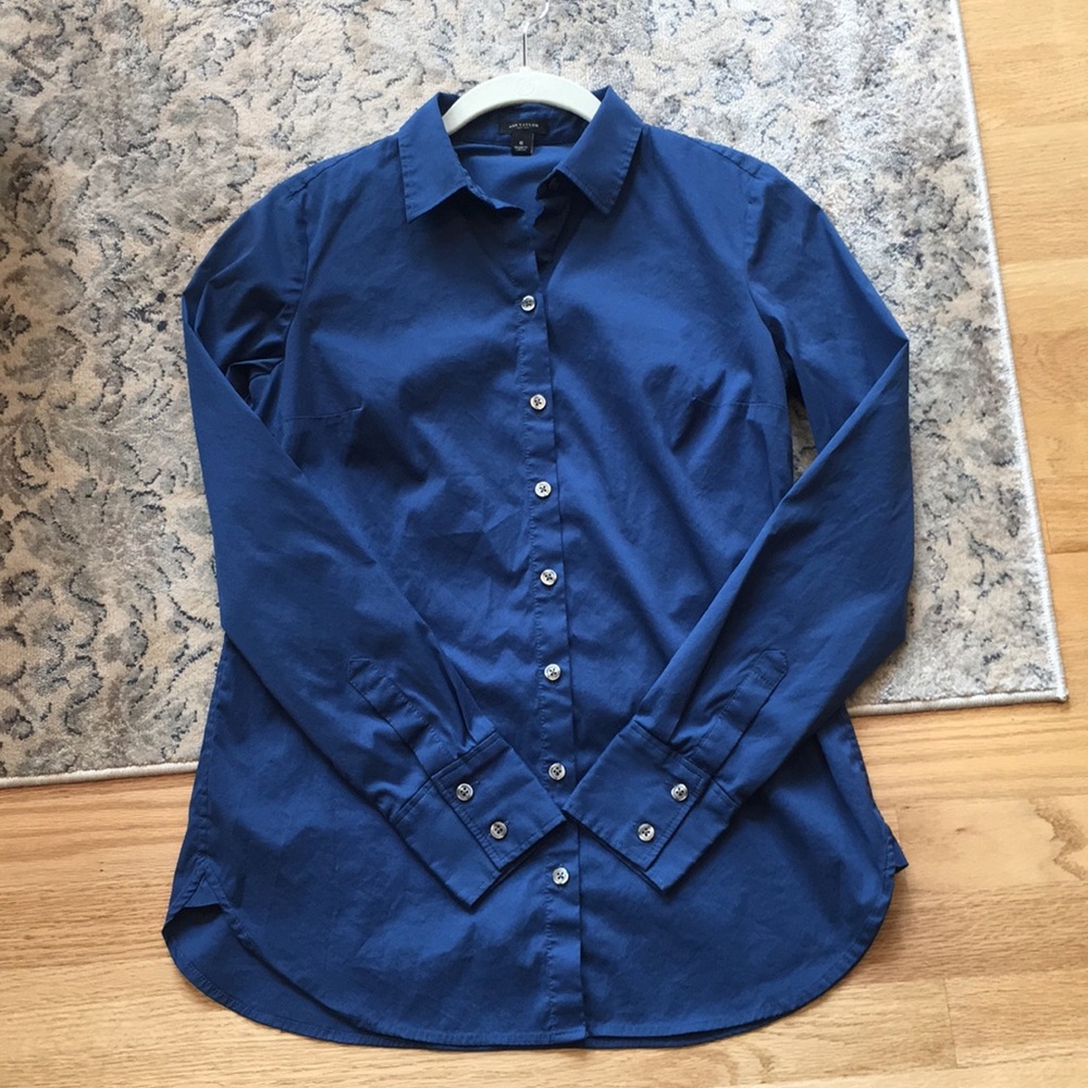 📚Ann Taylor women’s long sleeve dress shirt.📚